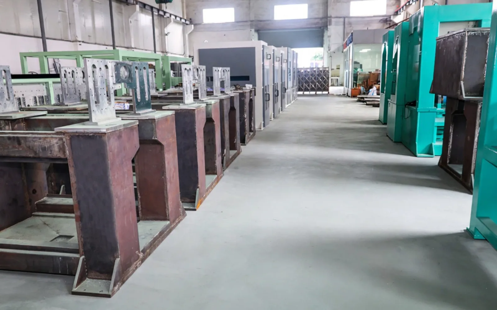 Bastidores de máquinas en fabricación